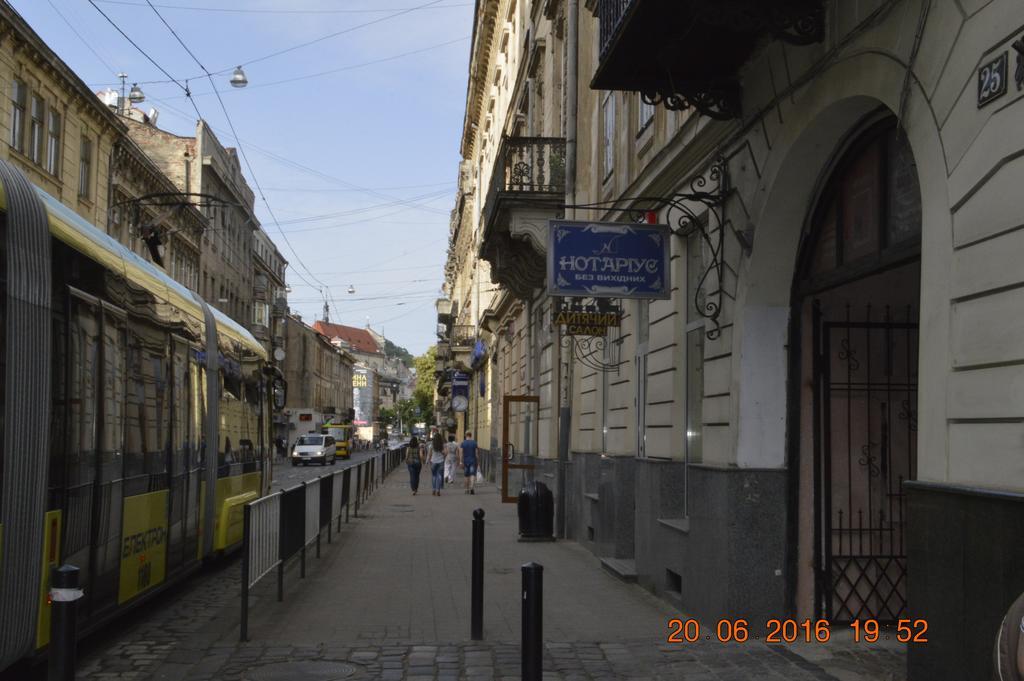 Doroshanka Central Lviv: Opera House Proximity with Private Parking Exterior photo